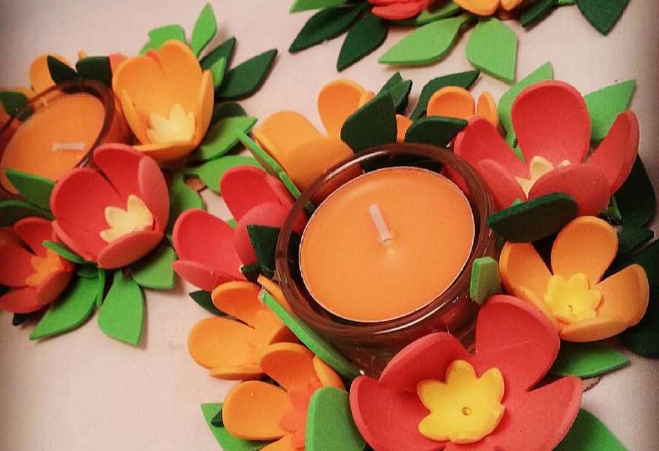 alt="centrotavola-decorativo-fiori-in-crepla-tea-light"