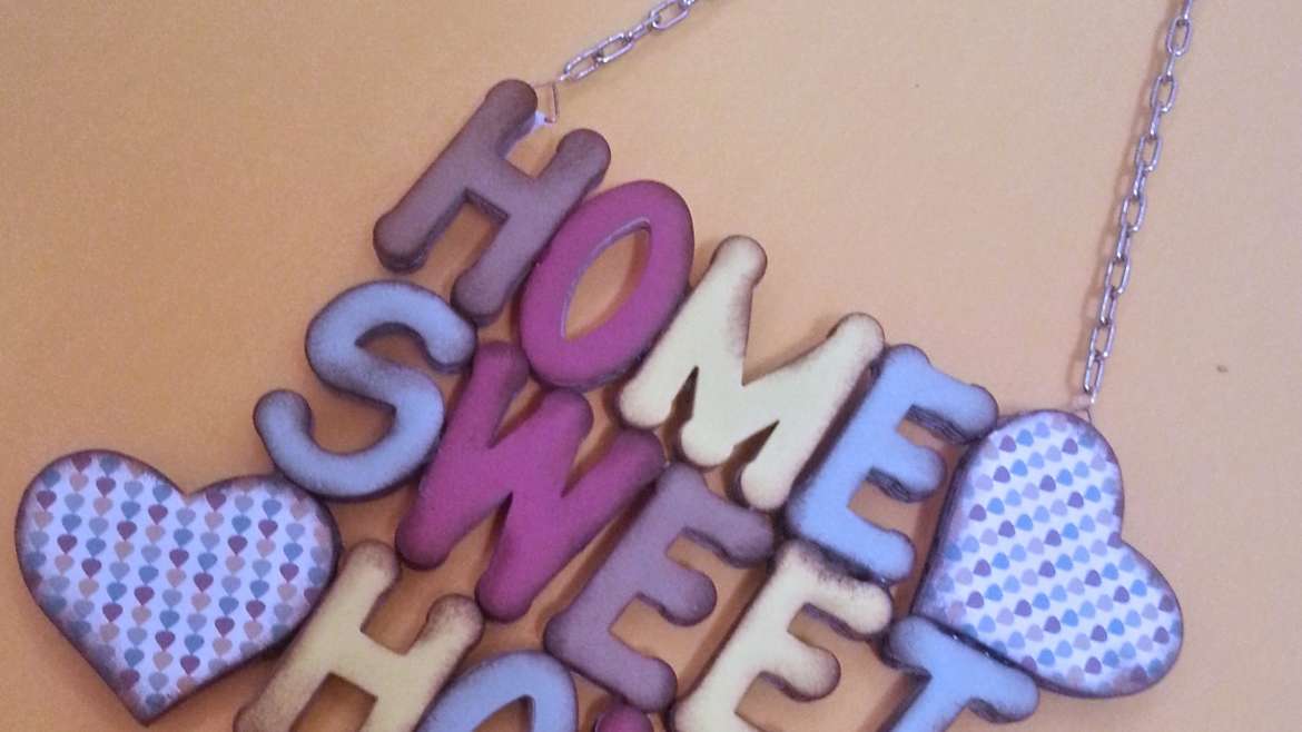 alt="home-sweet-home-decoration-banner"