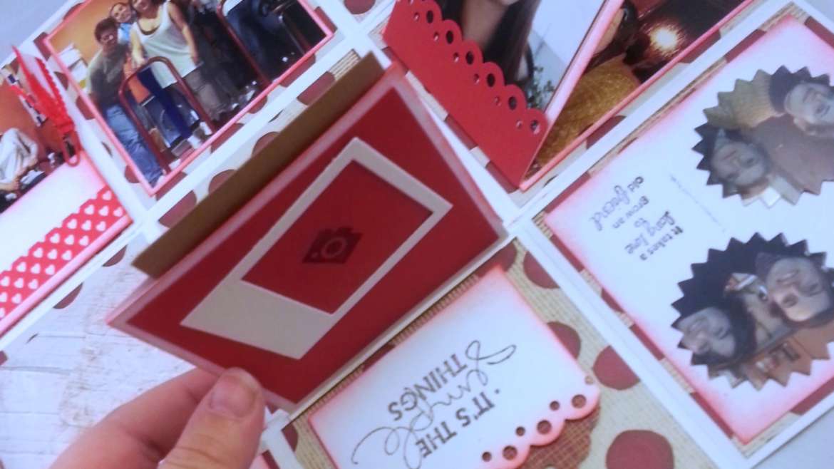 alt="mini-album-scatola-explosion-box-regalo-laurea"