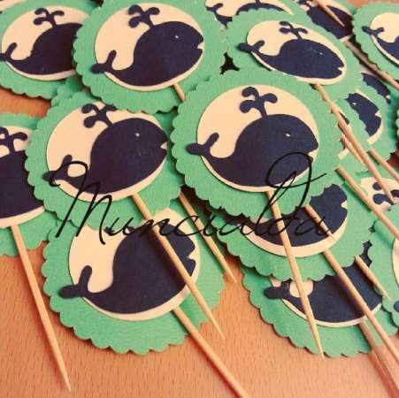 alt="cupcake-topper-baby-whale-balena-tiffany-decorazioni"