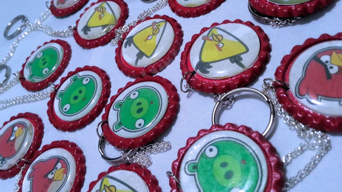 alt="portachiavi-regalo-festa-compleanno-resina-epoxy"