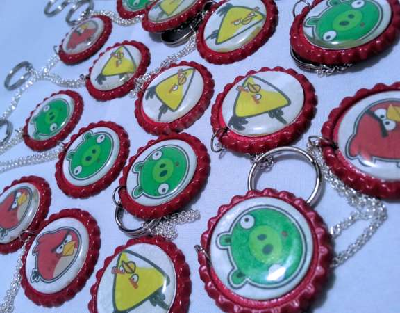 alt="portachiavi-regalo-festa-compleanno-resina-epoxy"