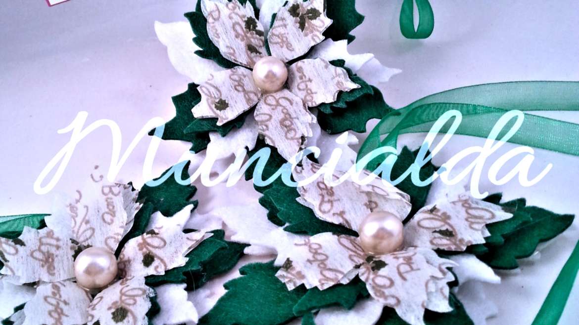 alt="decorazione-handmade-feltro-albero-natale-poinsettia-stella-di-natale"