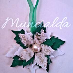 alt="decorazione-handmade-feltro-albero-natale-poinsettia-stella-di-natale"