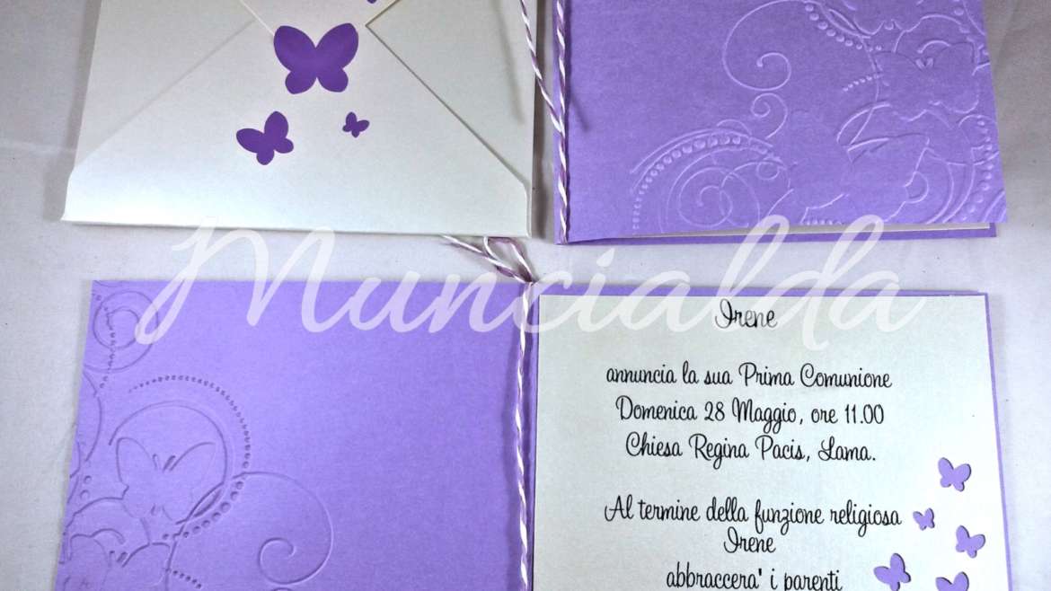 alt="partecipazioni-inviti-comunione-handmade-embossing-farfalle-butterfly-viola-liliac"