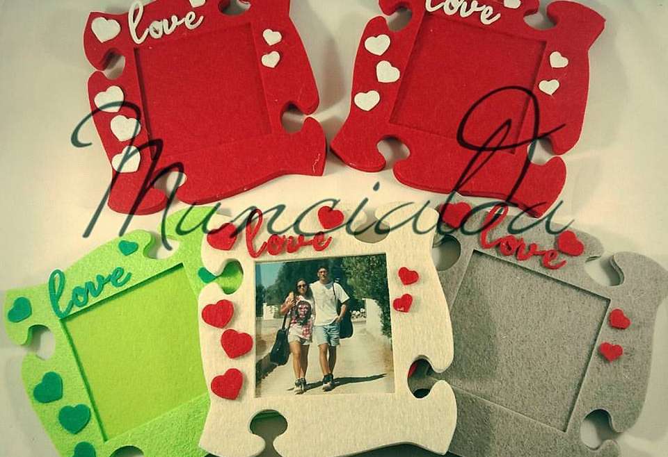 alt="portafoto-puzzle-calamita-quadretto-personalizzato-feltro"
