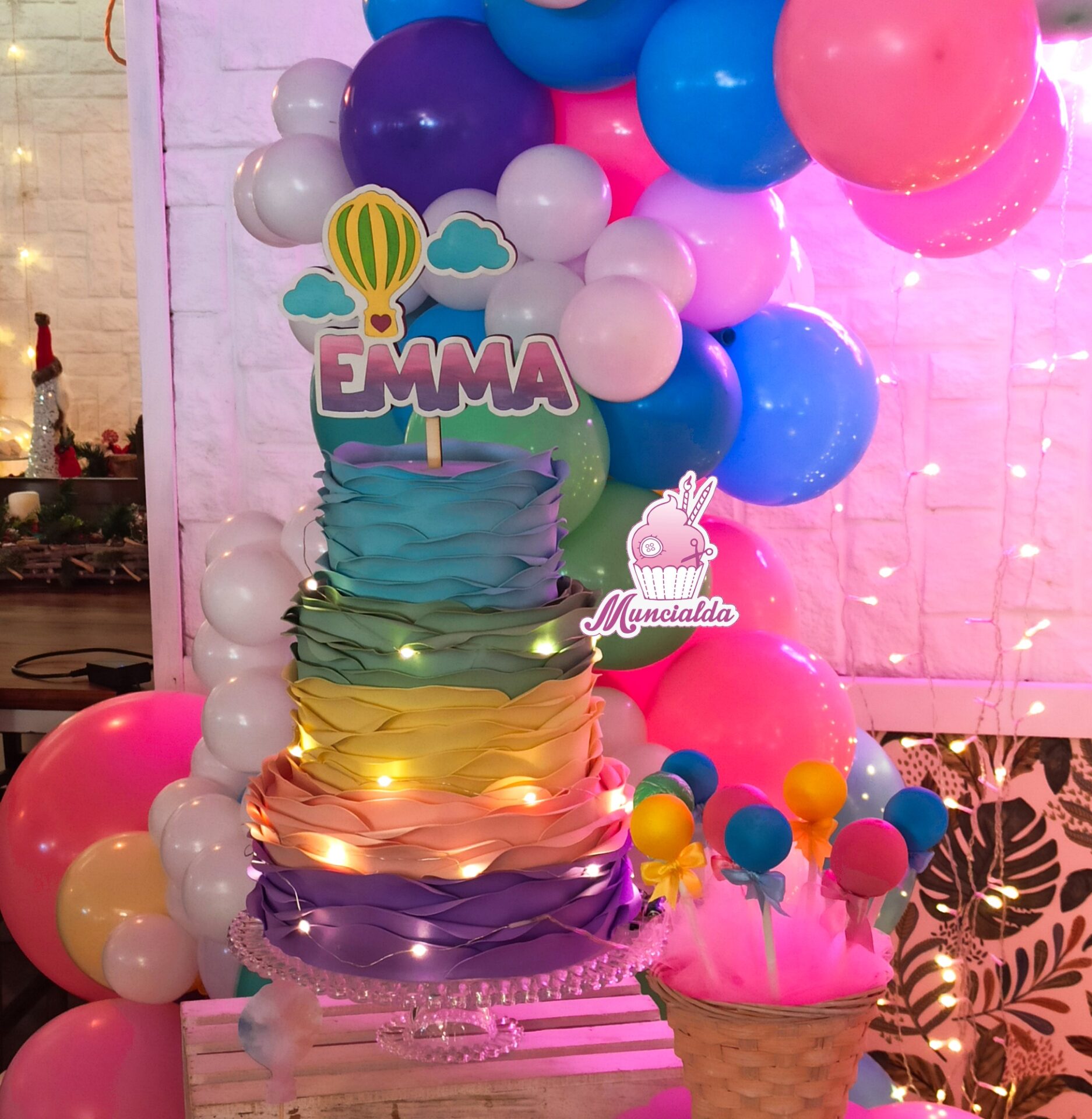 torta scenografica arcobaleno